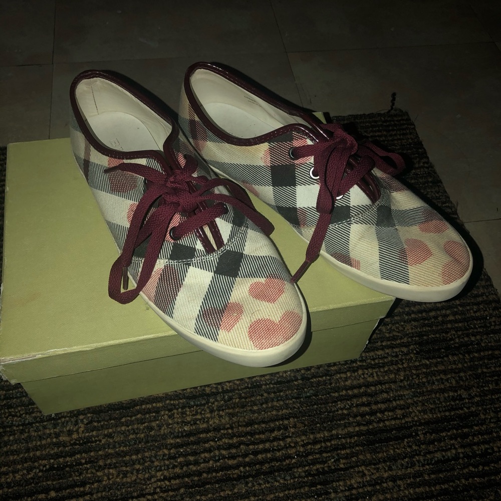 Authentic Burberry  canvas sneaker  worn !!